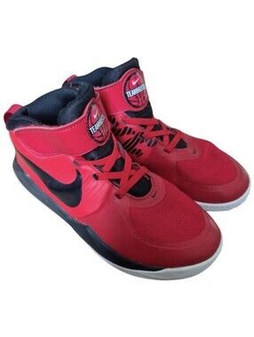 Nike Team Hustle Size 2.5 Youth Sneakers